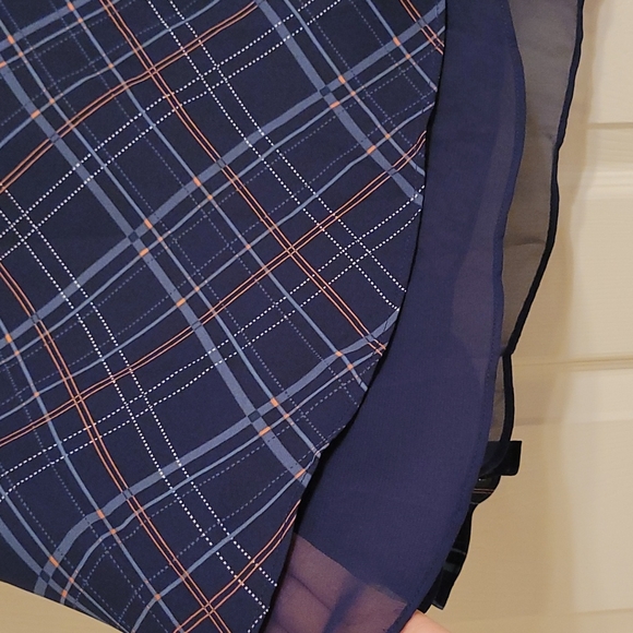 🟥🟥 Lauren Conrad Women’s Light v-neck navy blue blouse (size M) NWT - Picture 4 of 9